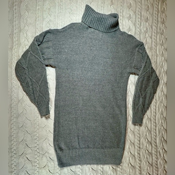 Adorable Hollister Turtle Neck Cable Knit Sweater Mini Dress - Picture 6 of 11